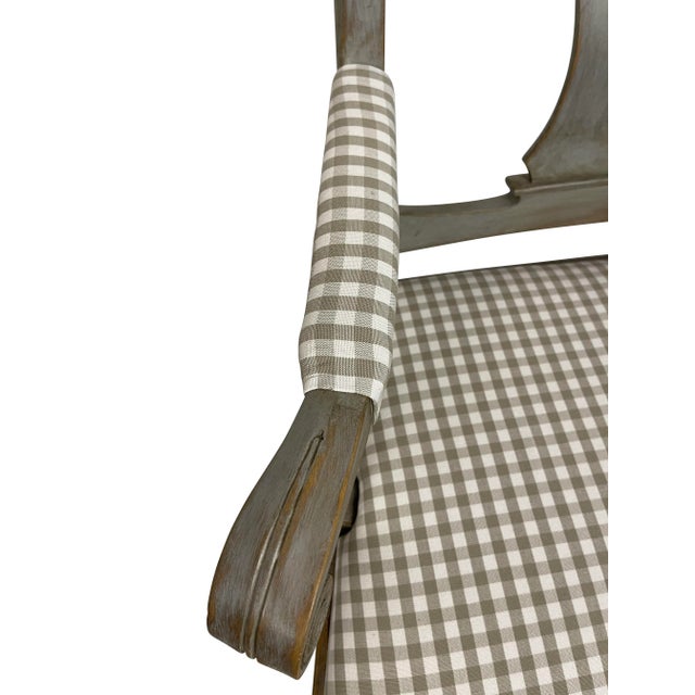 1900s Vintage Grey Painted Swedish Settee with Shell and Foliate Carving For Sale - Image 4 of 9