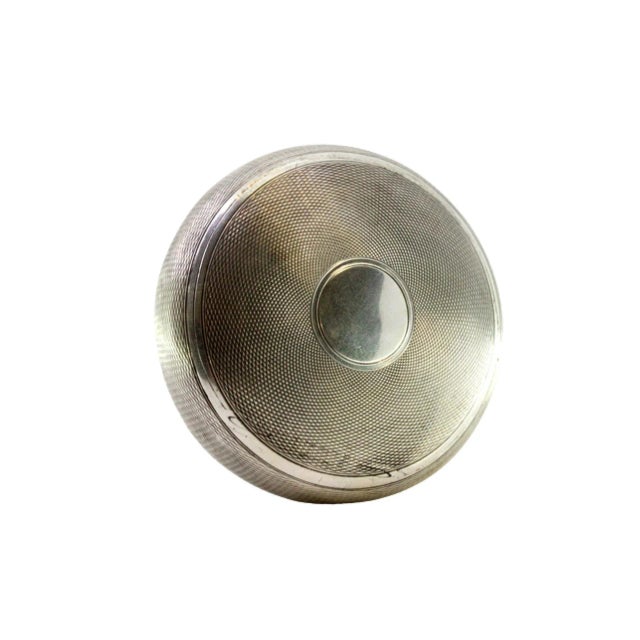 Snuff Box in Guilloche Silver with Monogram Plaque and Soap-Shaped Pressure Lid For Sale - Image 9 of 9