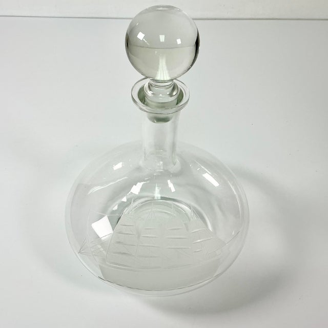 1970s 1970s Vintage Nautical Coastal Hollywood Regency Etched Four Mast Ship Crystal Decanter. For Sale - Image 5 of 9