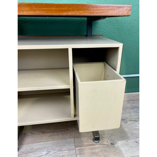 1960s Industrial Side Table by Daciano Da Costa for Metalúrgica da Longra, 1960s For Sale - Image 5 of 17