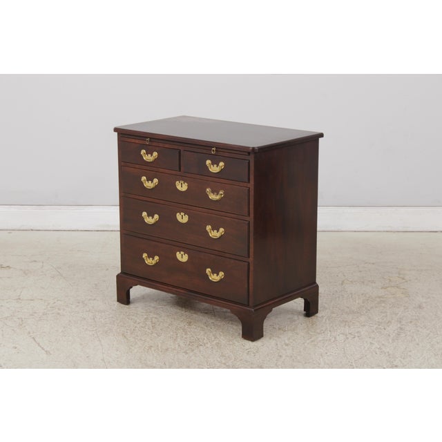 Stickley Pair Stickley Colonial Williamsburg Mahogany Bachelor Chests For Sale - Image 4 of 18