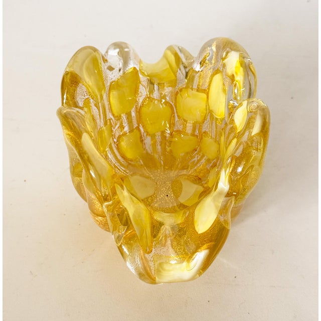 1950s 1950s Barovier & Toso Murano Yellow Spots Gold Flecks Italian Art Glass Flower Form Bowl For Sale - Image 5 of 16