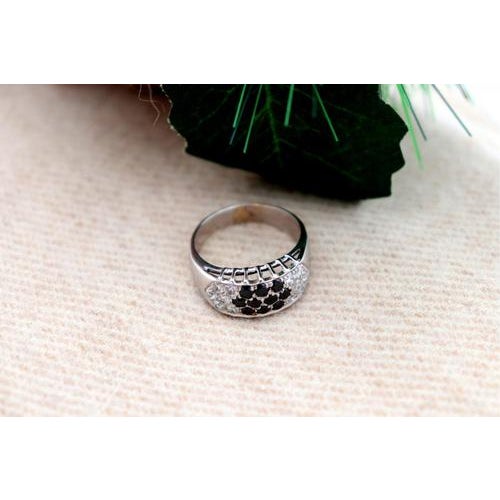 White Gold Ring with Quartz For Sale - Image 5 of 9