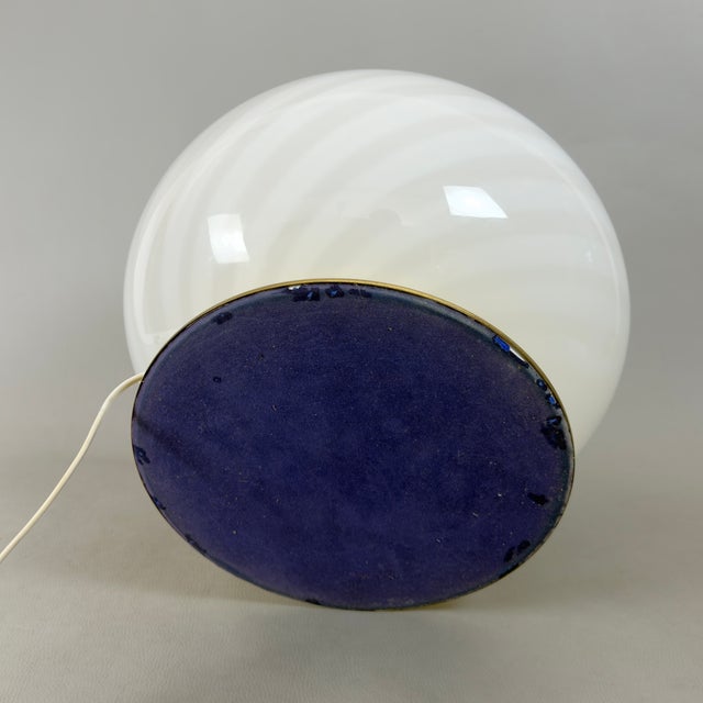 Gold Large Vintage Sphere Table Lamp with Swirl Murano Glass and Brass Base, 1970s For Sale - Image 8 of 11