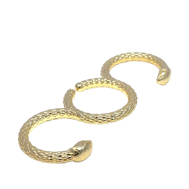 Modern Stunning 18k Yellow Gold Double Head Snake Cuff Ring, Size 7 For Sale - Image 3 of 3
