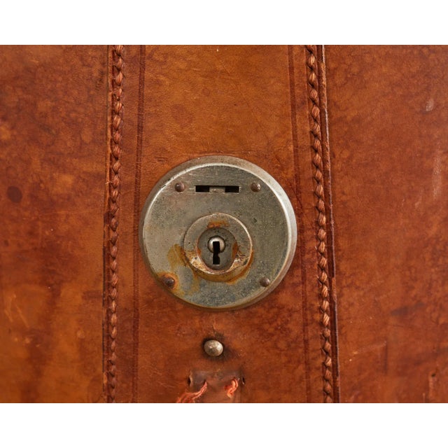 Brown 19th Century, English Regency Leather Oval Hat Box For Sale - Image 8 of 13