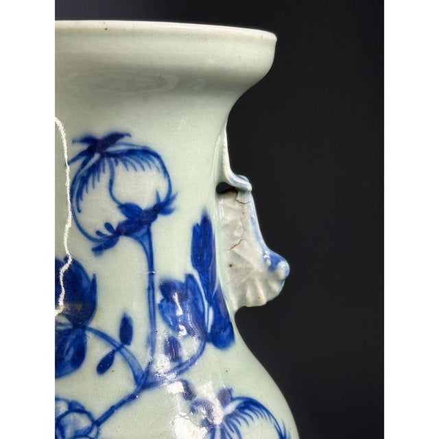 Chinese vase, Fô dogs on the neck and peony decoration, blue and white on a celadon background. "Fô", "fu" or "shi" dogs...
