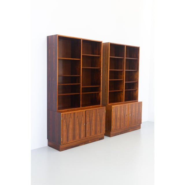 1960s Large Danish Modern Rosewood Bookcase by Carlo Jensen for Hundevad, 1960s For Sale - Image 5 of 18