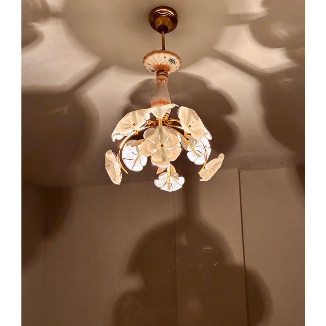 Mid 20th Century Italian Handmade Porcelain & White Murano Glass Daisy Chandelier For Sale - Image 9 of 18