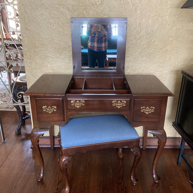 1980s Ethan Allen Court Vanity/Dressing Table With Stool 2