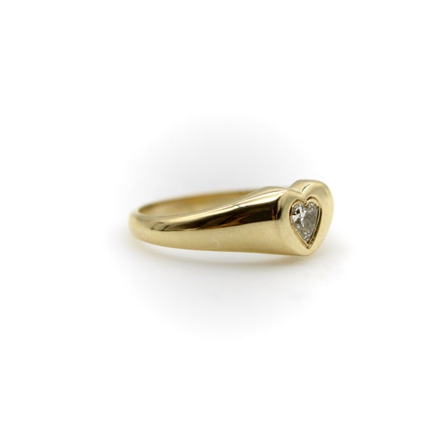1990s 14k Gold Heart Signet Ring With Heart-Shaped Diamond, Size 6.5 For Sale In Los Angeles - Image 6 of 11