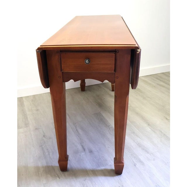 English Vintage Broyhill Cherry Drop-Leaf Sofa Console Table With Dual Drawers For Sale - Image 3 of 9