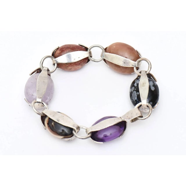 1950s Vintage Hallmarked Sterling Silver, Amethyst and Agate Stone Hand Bracelet For Sale - Image 5 of 8