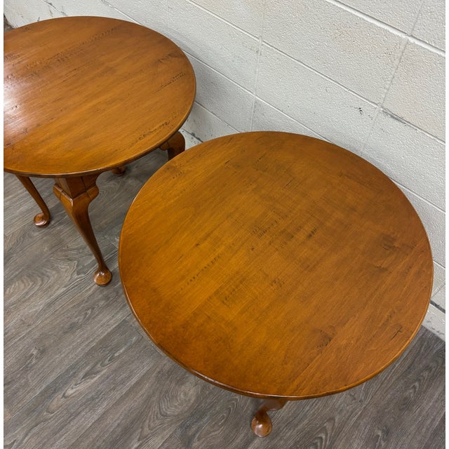 Vintage Traditional Queen Anne Style Round Side Tables Lamp Tables - Pair For Sale In Kansas City - Image 6 of 10