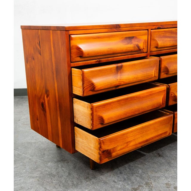 Brown Mid Century Modern Dresser Credenza Franklin Shockey Solid Pine 12 Drawer For Sale - Image 8 of 12