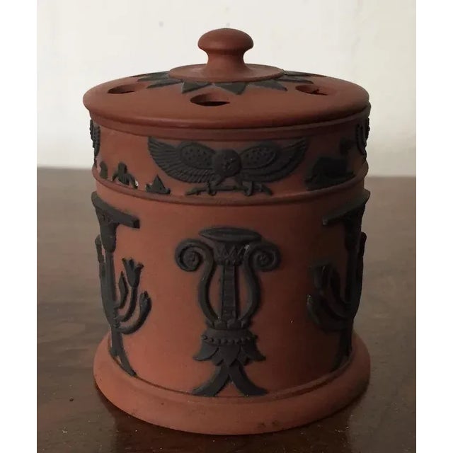 Early 19th Century 1810 English Regency Wedgwood Egyptian Revival Rosso Antico Quill Pen Holder for Inkwell For Sale - Image 5 of 11