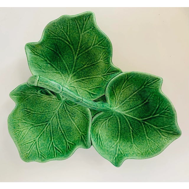 Ceramic Vintage Majolica Ceramic Ivy Leaf Serving Dish in the Style of Portuguese 'Bordallo Pinheiro' For Sale - Image 7 of 10