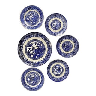 Collection of Six (6) Vintage Blue Willow Plates Chinoiserie Chic For Sale