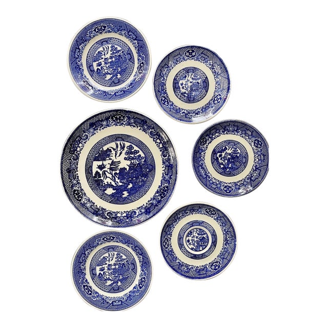 Collection of Six (6) Vintage Blue Willow Plates Chinoiserie Chic For Sale