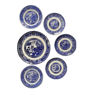 Collection of Six (6) Vintage Blue Willow Plates Chinoiserie Chic