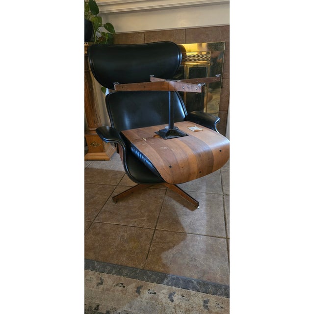 Mid-Century Modern 1960s Rare Early George Mulhauser for Plycraft "Mr. Chair" & Ottoman | Original Badge & Label | Sculptural Walnut Shell For Sale - Image 3 of 10