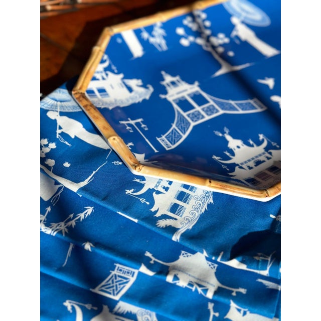 Rare Kim Seybert Cobalt and White Chinoiserie Luncheon Set - 9 Pieces This beautiful 9 piece Kim Seybert luncheon set...