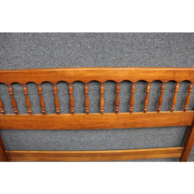 Henkel-Harris Solid Cherry Queen Bed – Early American Style For Sale - Image 10 of 11
