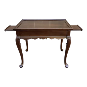1980s Ethan Allen Georgian Court Traditional Queen Anne Cherry Tea Table or Side Table (11-8204)
