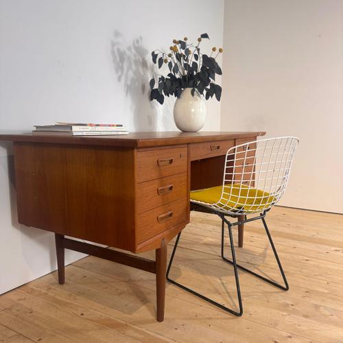 Scandinavian Teak Desk, 1960s, in Good conditions.