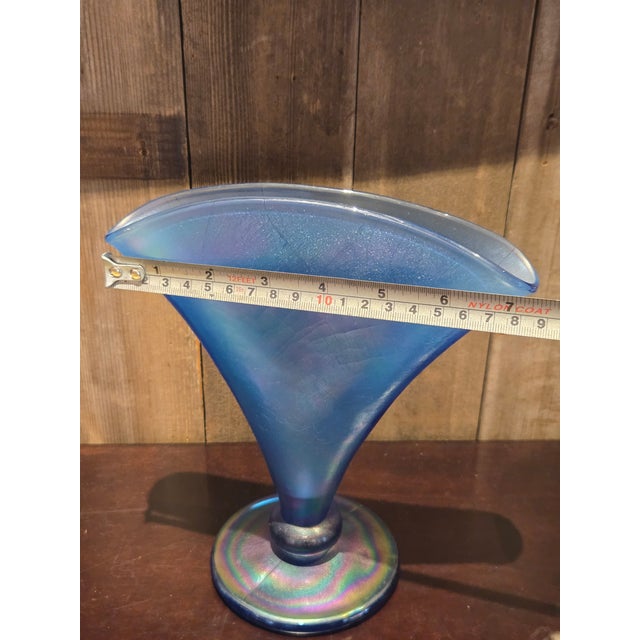 This lovely Vintage 80s-90s blue Fenton Art glass fan vase by the Metropolitan Museum of Art showcases a stunning...