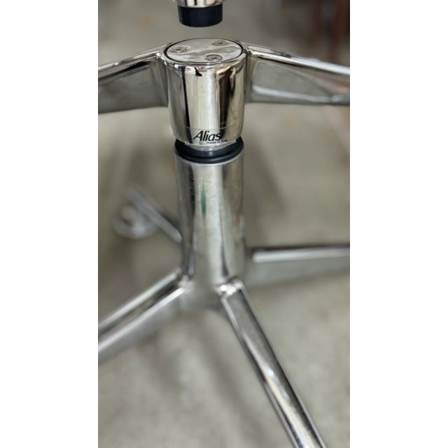 Metal Meetingframe 44 Desk Chair in White Mesh with Chrome-Plated Aluminum Frame by Alberto Meda for Alias For Sale - Image 7 of 9