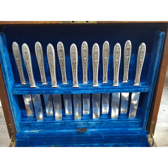 Victorian 1920s Community Plate Silver Grosvenor Pattern by Oneida Silver - 84 pcs For Sale - Image 3 of 13