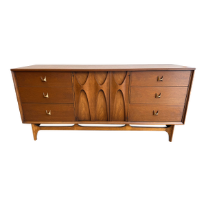 Mid Century Modern Broyhill Brasilia Walnut 9 Drawer Dresser Credenza