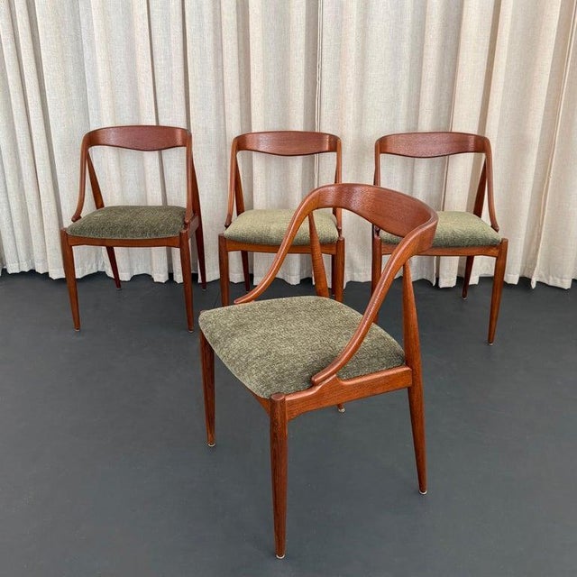 This gorgeous sculptural set of four Danish Modern dining chairs were designed by Johannes Andersen for Uldum Møbelfabrik,...