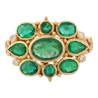 14k Yellow Gold Clustered Emeralds and Diamond Cocktail Ring Size 7 For Sale