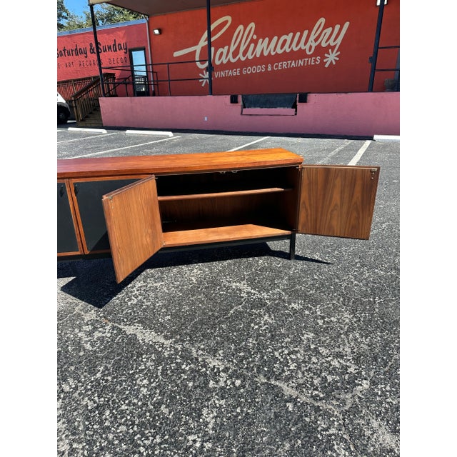 1960s Mid Century Founders Patterns 10 Black Leather and Walnut Credenza For Sale In Tampa - Image 6 of 11
