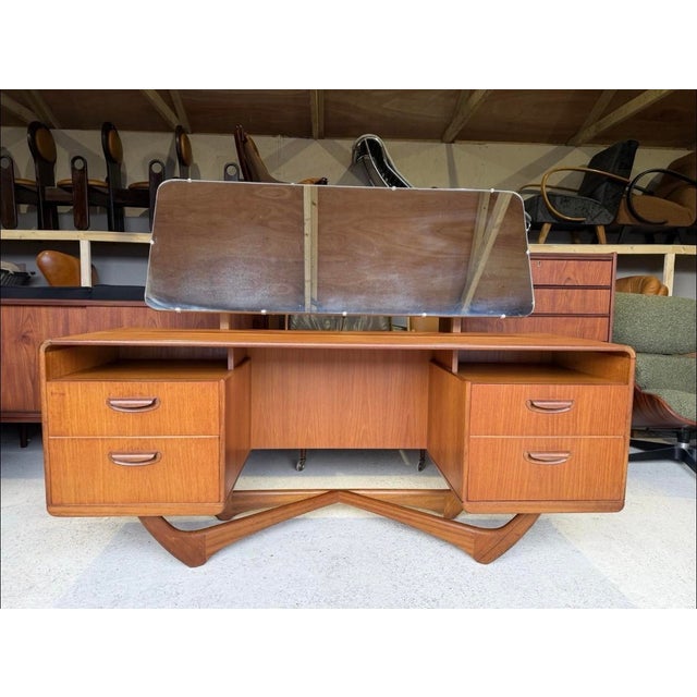 Unique dressing table / vanity table in good used condition with minimal age related signs of use. Stable and sound in...