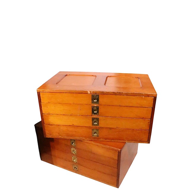 Antique Fitted Wood Carpenters Box Trunk Coffee Table For Sale In New York - Image 6 of 18