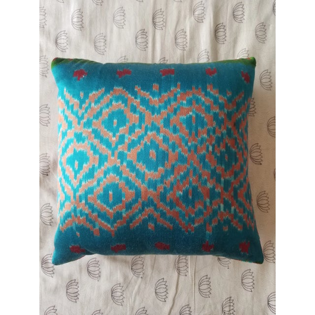 2010s Anglo-Indian Silk Embroidered Tapestry Cushions With Ikat Backs For Sale - Image 5 of 13