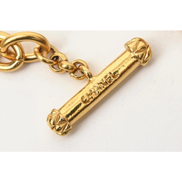 Metal Chanel Signed Gold Plated Chain Necklace With CC Pendant 90's For Sale - Image 7 of 10
