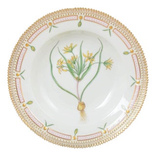Porcelain Flora Danica Dinner Plate from Royal Copenhagen, 1945 For Sale