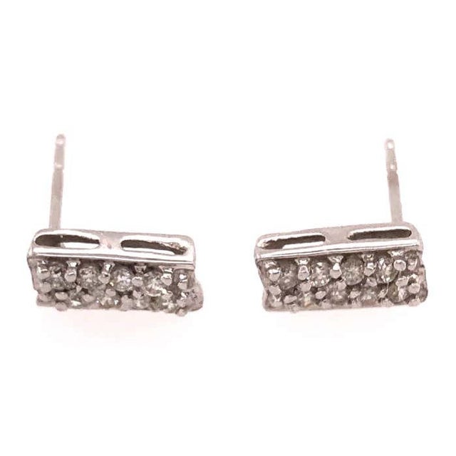 2010s Button White Gold Earrings With 16 Diamonds For Sale - Image 5 of 10