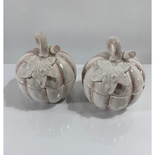 Pair of 1980s Mikasa Pumpkin Bowls, White Country Side Harvest” White Lidded Bowls For Sale In Atlanta - Image 6 of 9