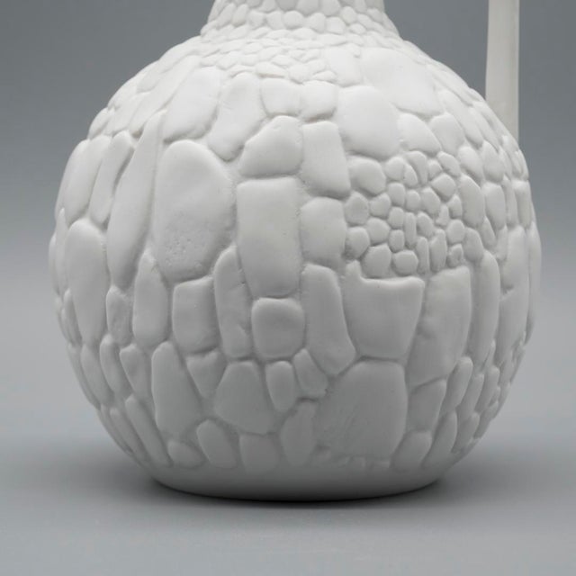Reptile Relief Bisque Porcelain Vases by Manfred Frey for AK Kaiser, Germany, 1970s, Set of 3 For Sale - Image 15 of 18