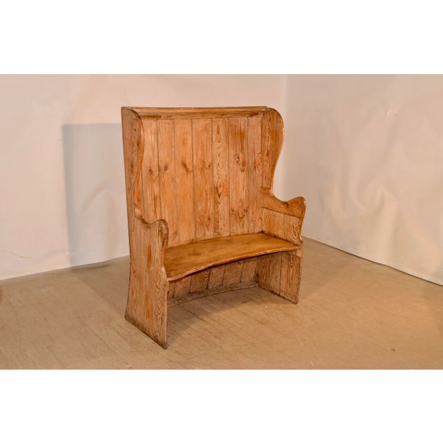 18th Century Pine Settle With Curved Back For Sale - Image 4 of 8