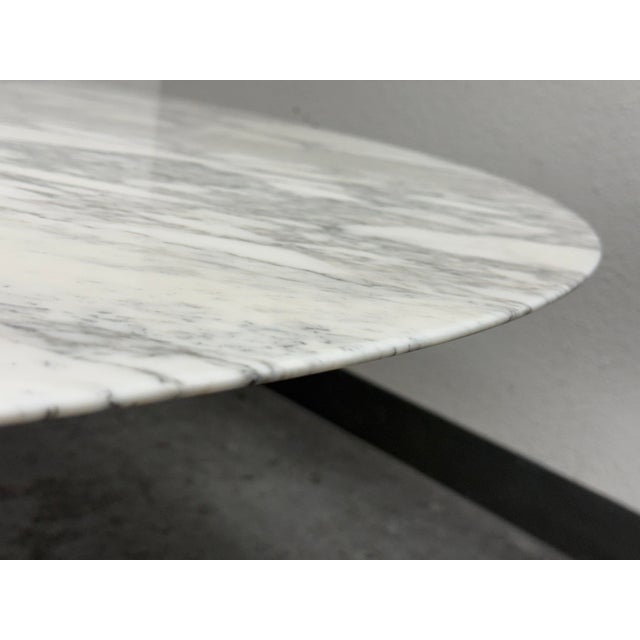 2010s Eero Saarinen Tulip Dining Table With Arabescato Marble Top For Sale - Image 5 of 12