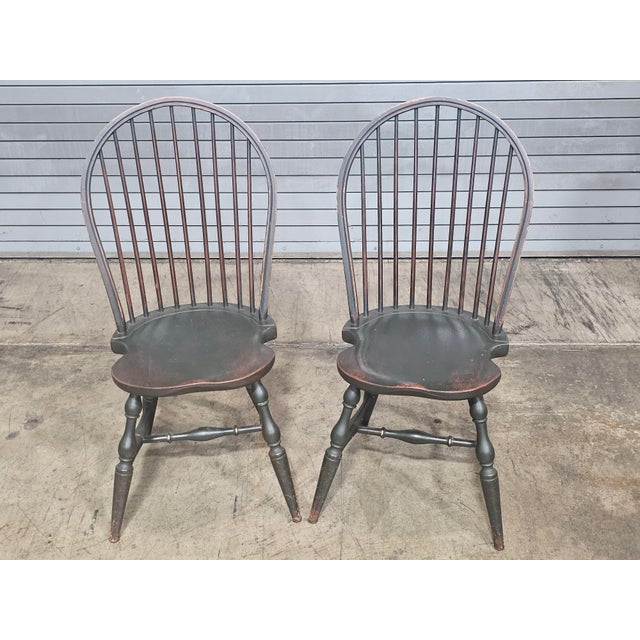 American Pair of Late 20th Century David T Smith Bow Back Windsor Chairs Dark Green Finish Ohio Bench Made For Sale - Image 3 of 9