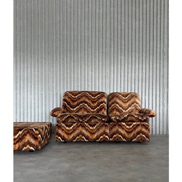Italian Modular Sofa and Ottoman with Upholstery in the style of Missoni, 1970s, Set of 3 For Sale - Image 3 of 7