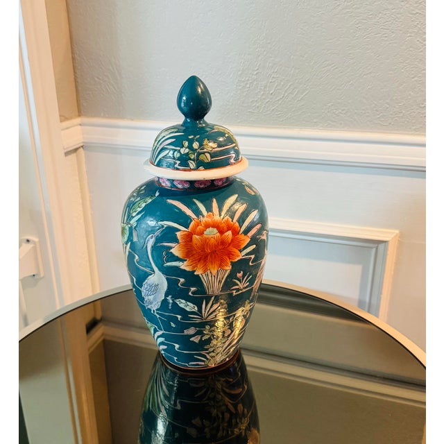 Teal Mid-20th Century Chinese Porcelain Vase With Crane and Lotus Motifs For Sale - Image 8 of 11