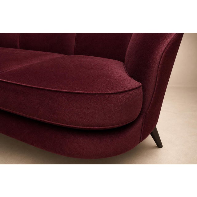“Concha” Sofa in Plum Mohair Velvet, Joaquim Tenreiro, Brazil, 1960s For Sale - Image 12 of 14